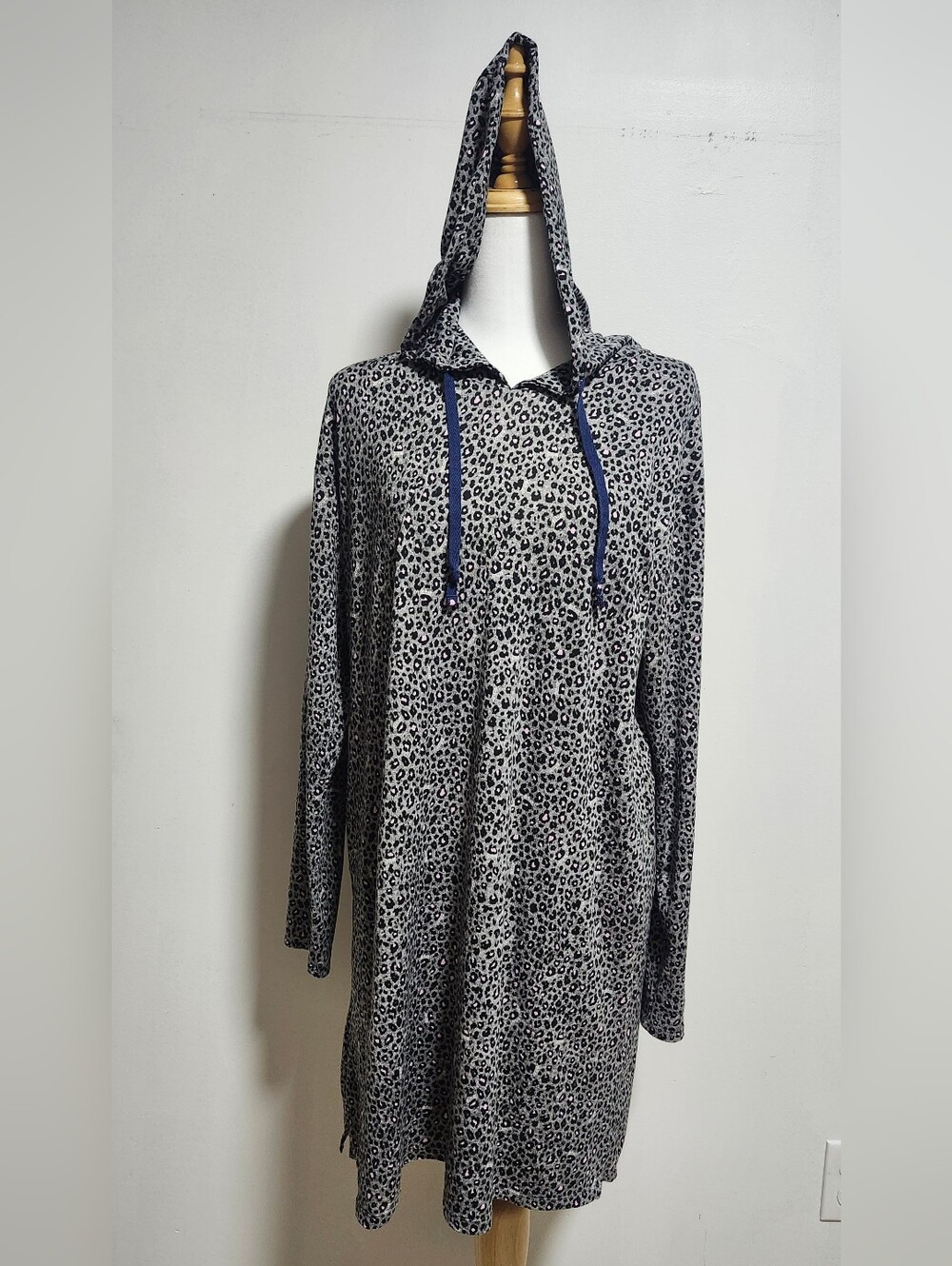 Betsey Johnson Pink Label Leopard Print  Hooded Nighty. Grey/Pink/Black.